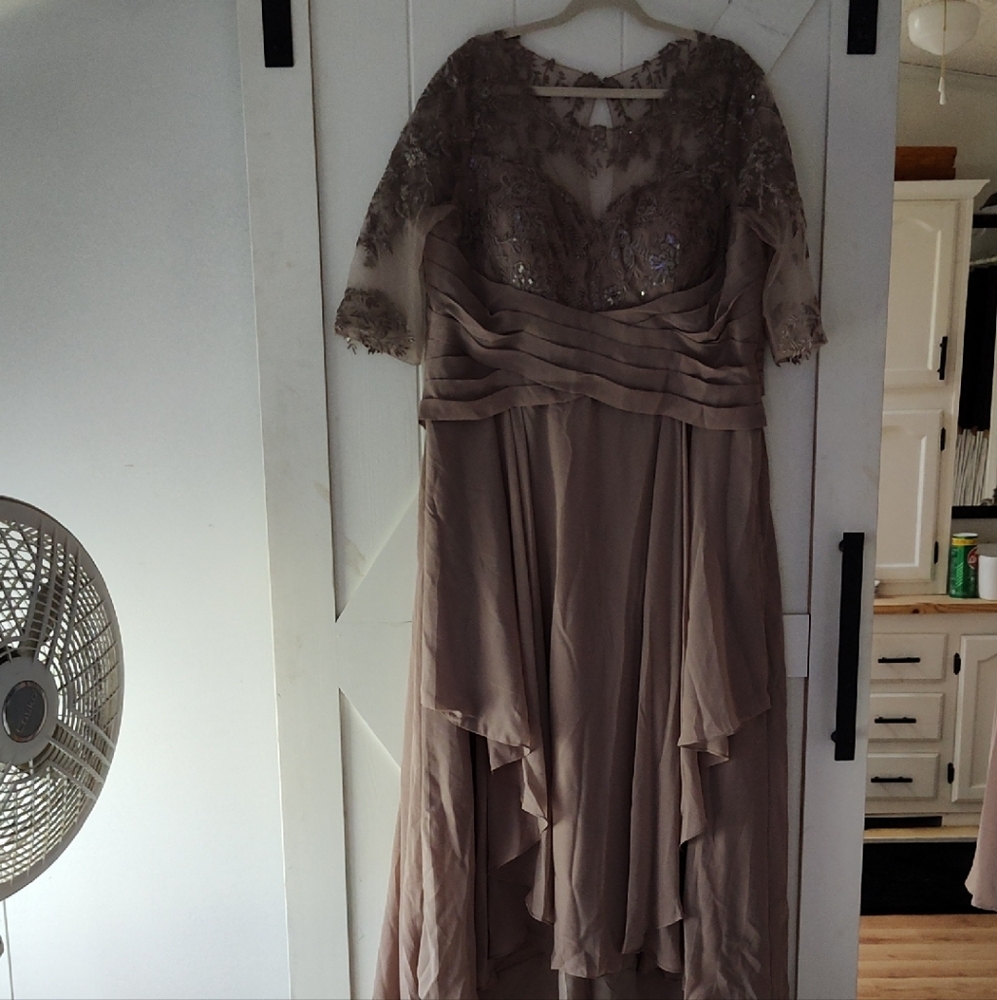 Chic Taupe Wedding Dress with Lace Details Mother Of The Bride Dress
